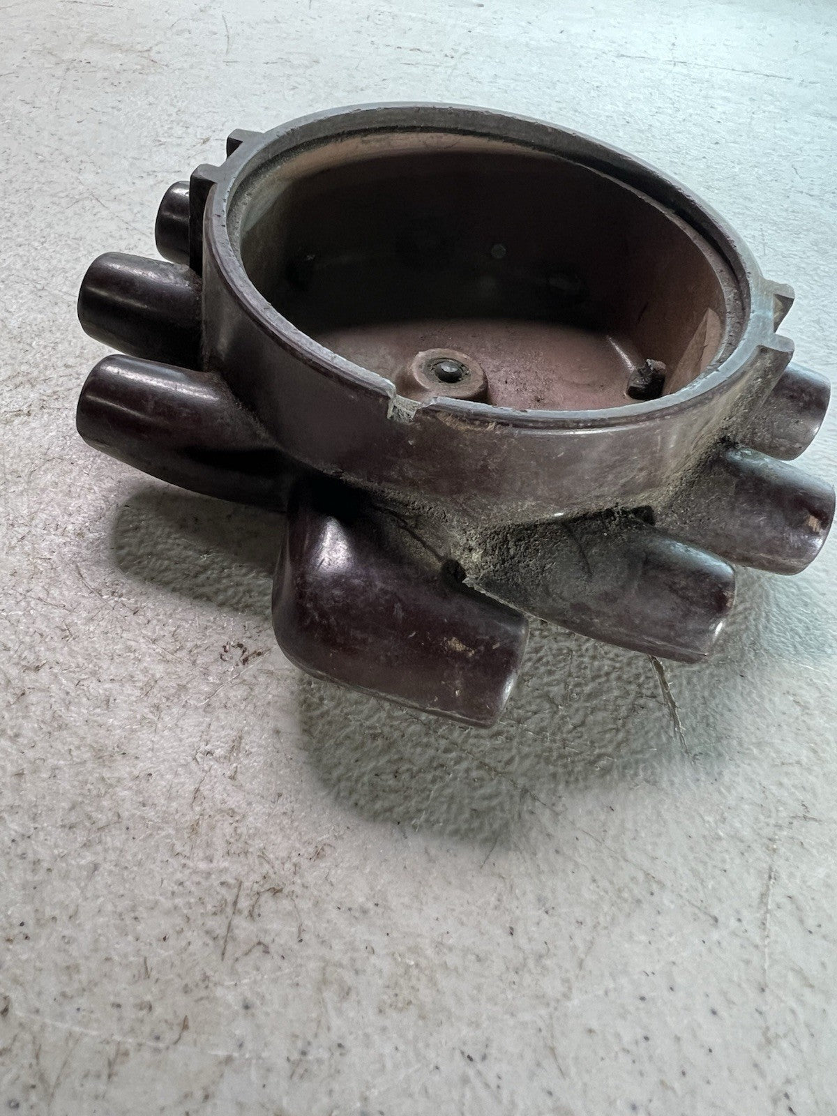 Vintage Bakelite 8-Cylinder Distributor Cap – Classic Ignition Part #22