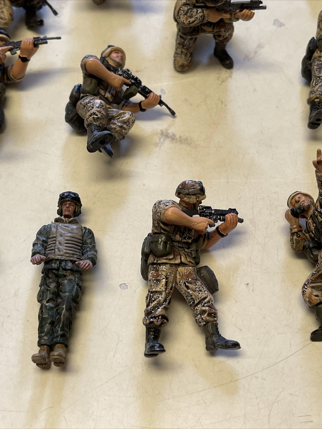 14 UNIMAX  ACTION FIGURES -  MILITARY SOLDIERS - 1:325