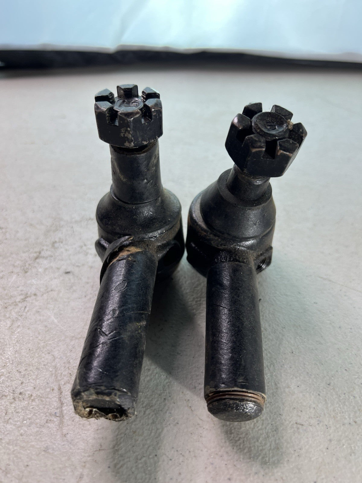 Vintage Military Aircraft Tie Rod Ends? – Pair – Marked “194R” – D-Head Castle2