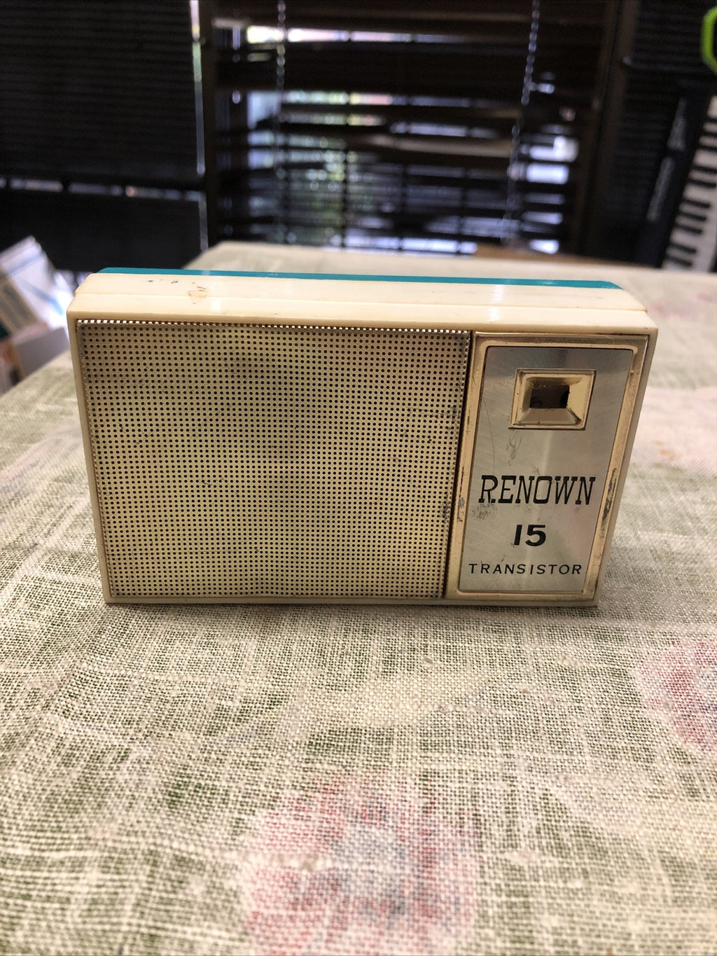 Vintage Renown 15 Transistor Radio0