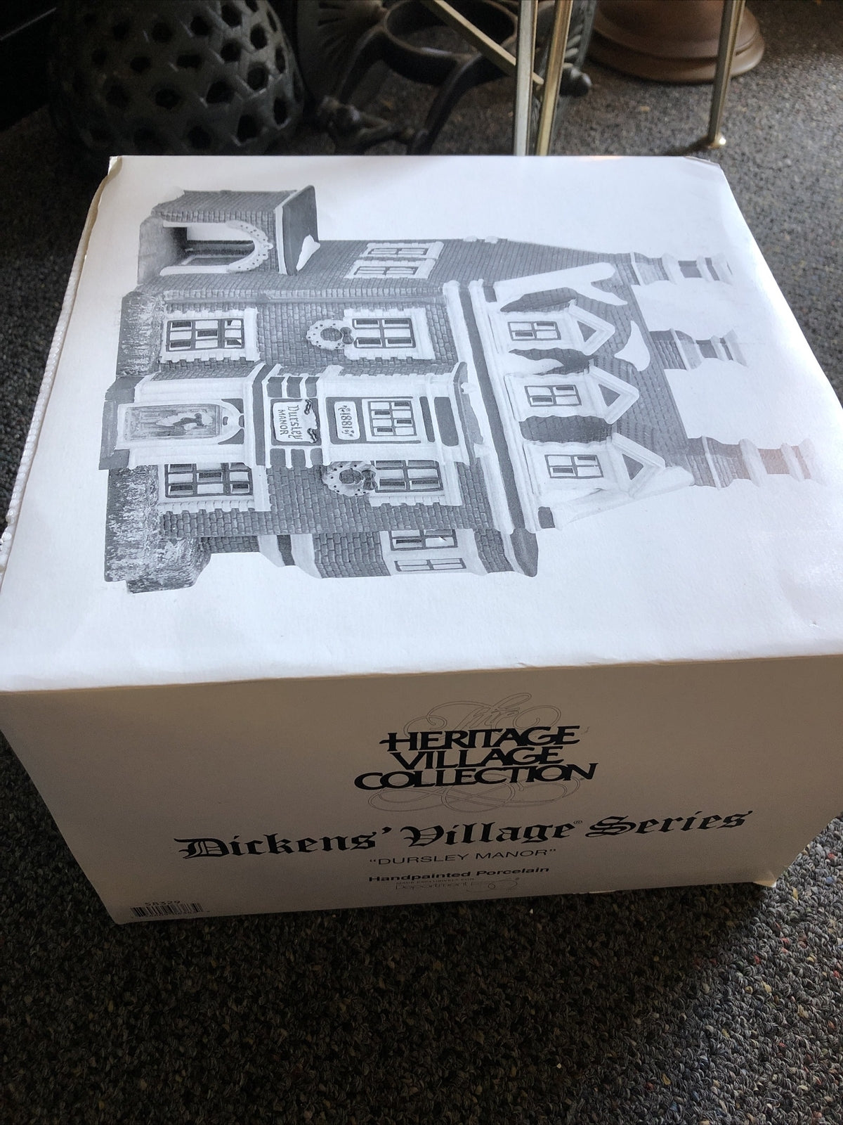 DEPT 56 DICKENS VILLAGE LIGHTED SERIES DURSLEY MANOR BRAND NEW0