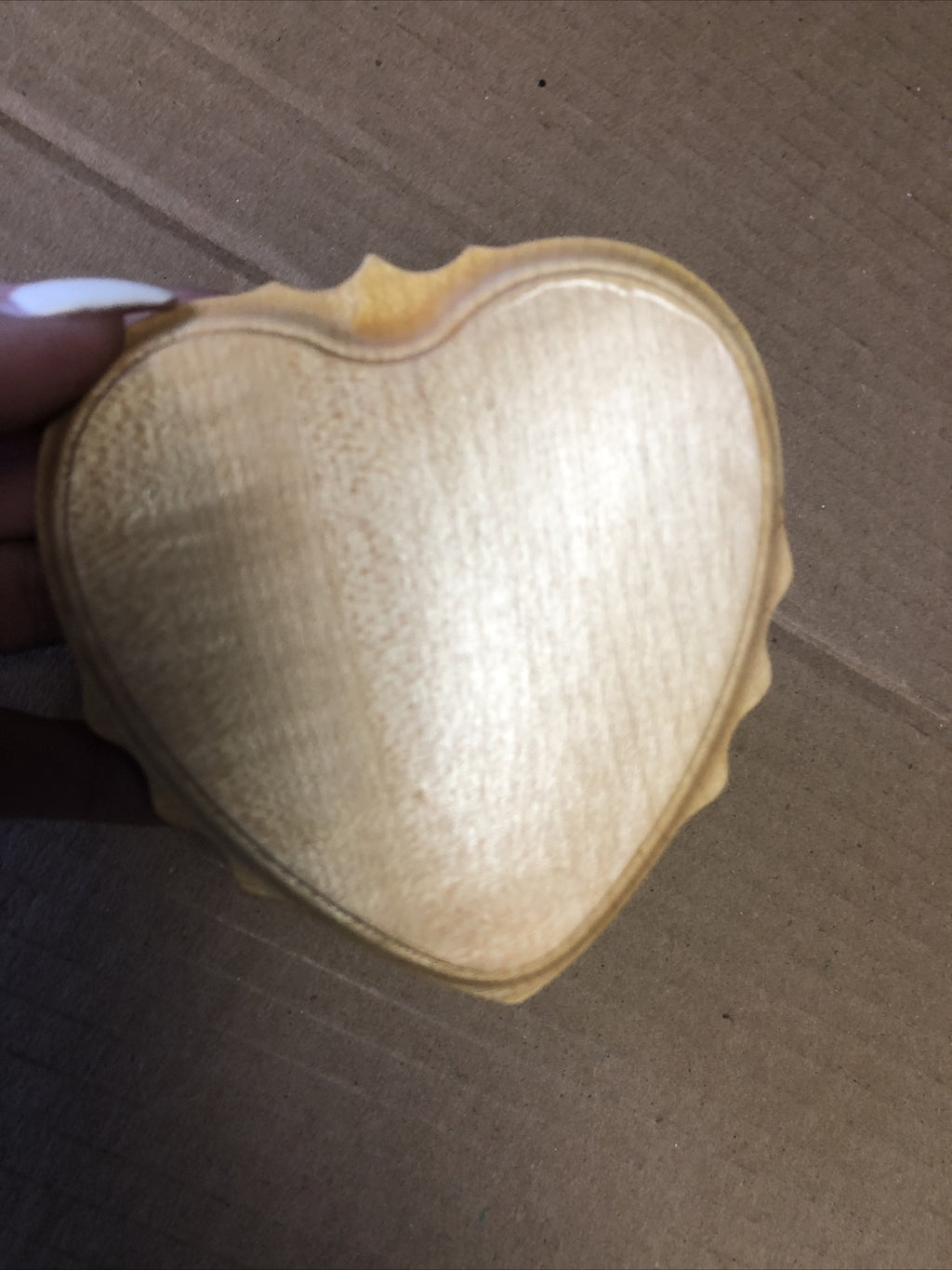 VINTAGE MINIATURE WOOD TRINKET BOX HEART SHAPED ANGELS PLAYING INSTRUMENTS3