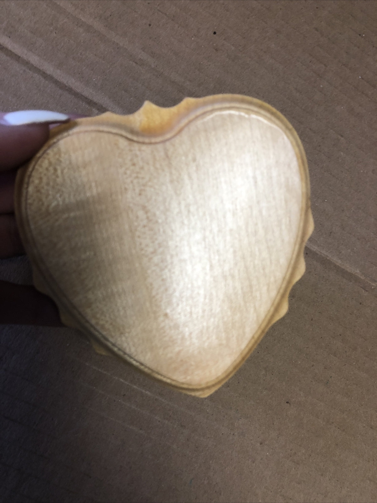 VINTAGE MINIATURE WOOD TRINKET BOX HEART SHAPED ANGELS PLAYING INSTRUMENTS3