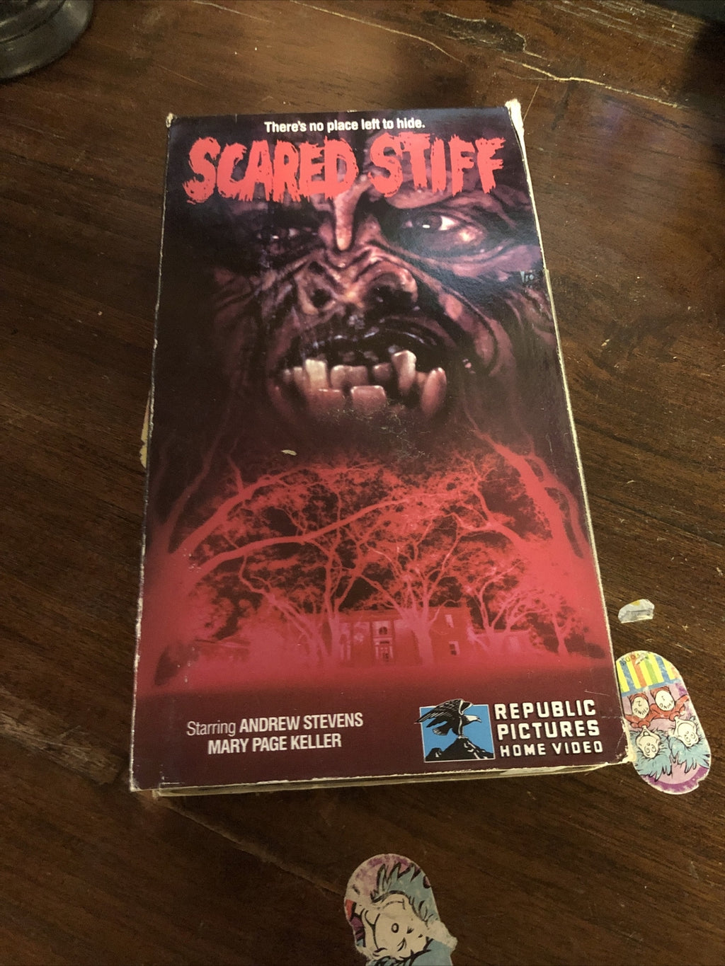 SCARED STIFF VHS REPUBLIC PICTURES HOME VIDEO HORROR0