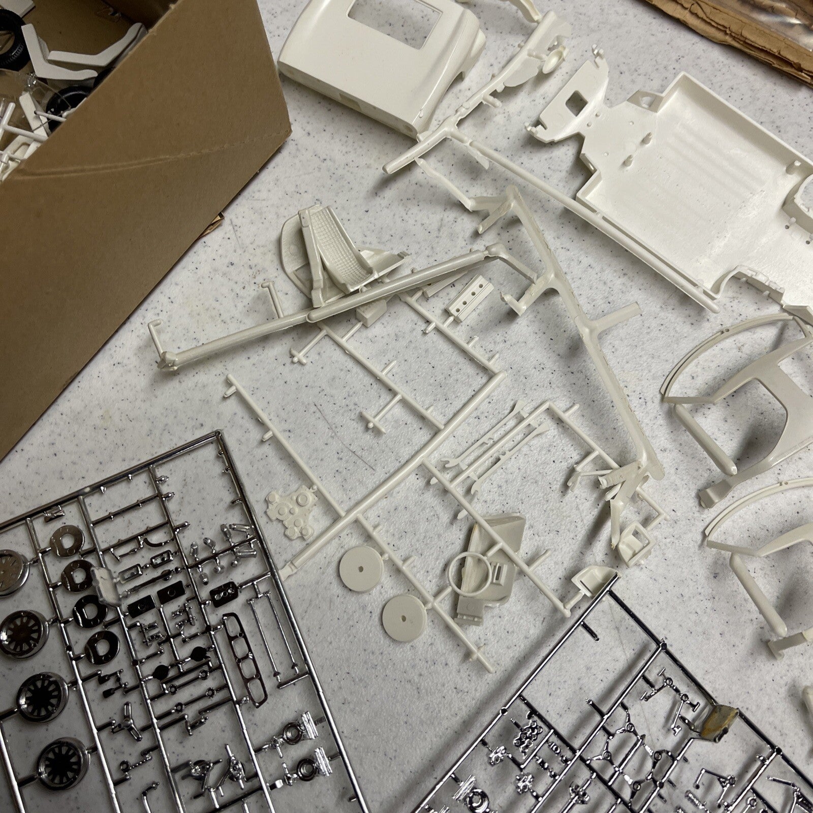 Original AMT Mark II Ford GT Lemans 1st Issue model kit Parts Lot2