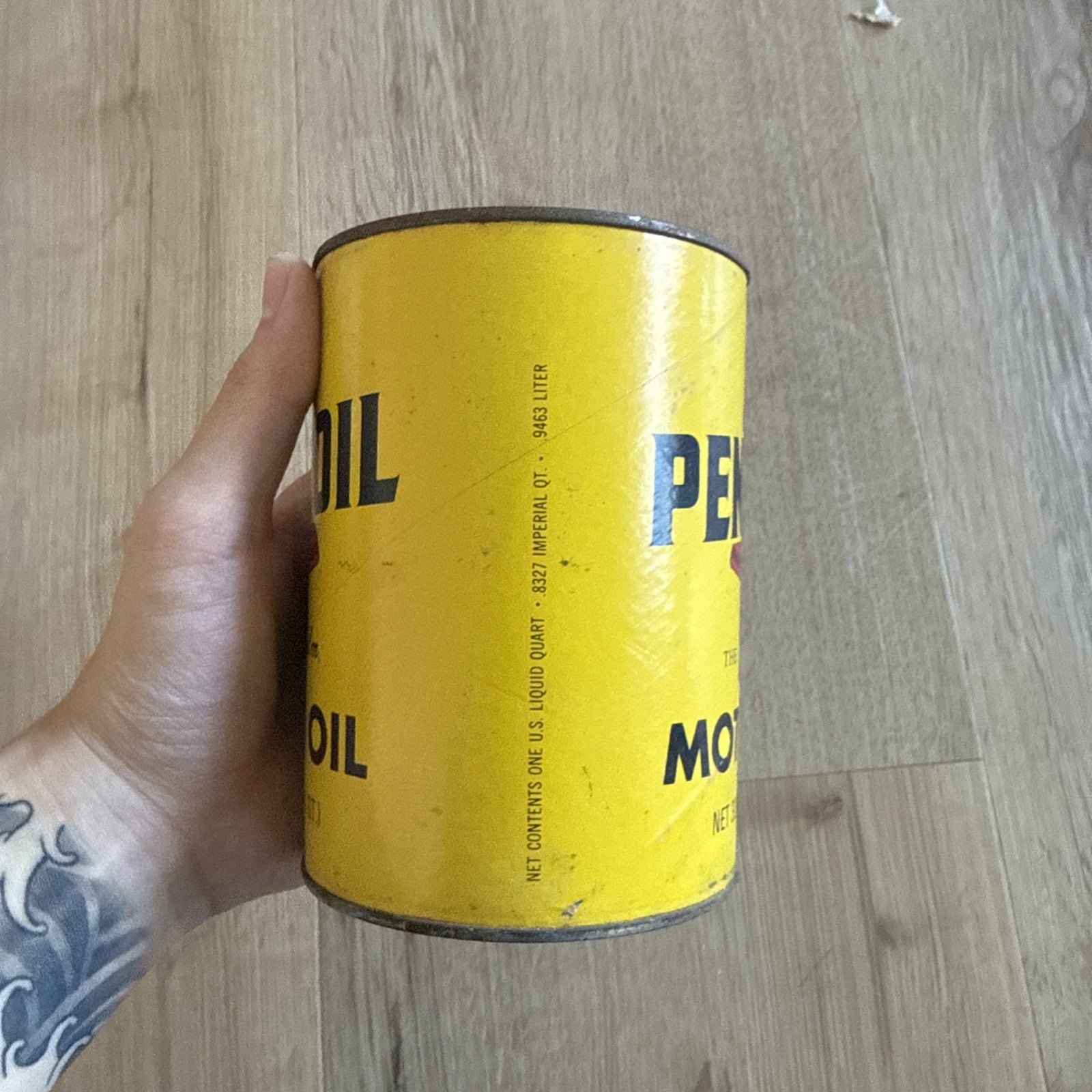 Vintage Pennzoil Full Quart Metal Full Bell Motor Oil Can -Tough Film SAE 301