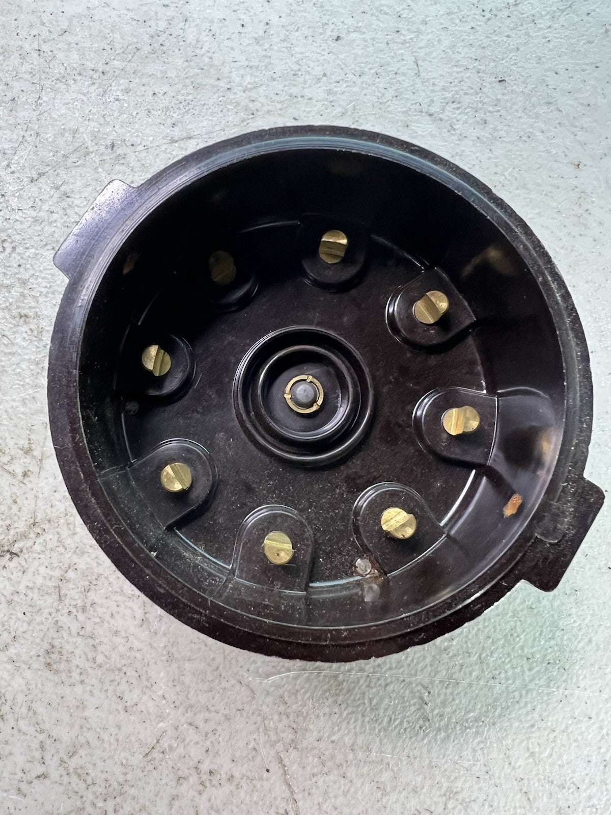 Vintage Bakelite Ignition Distributor Cap – 8-Cylinder w/ Coil Terminal3