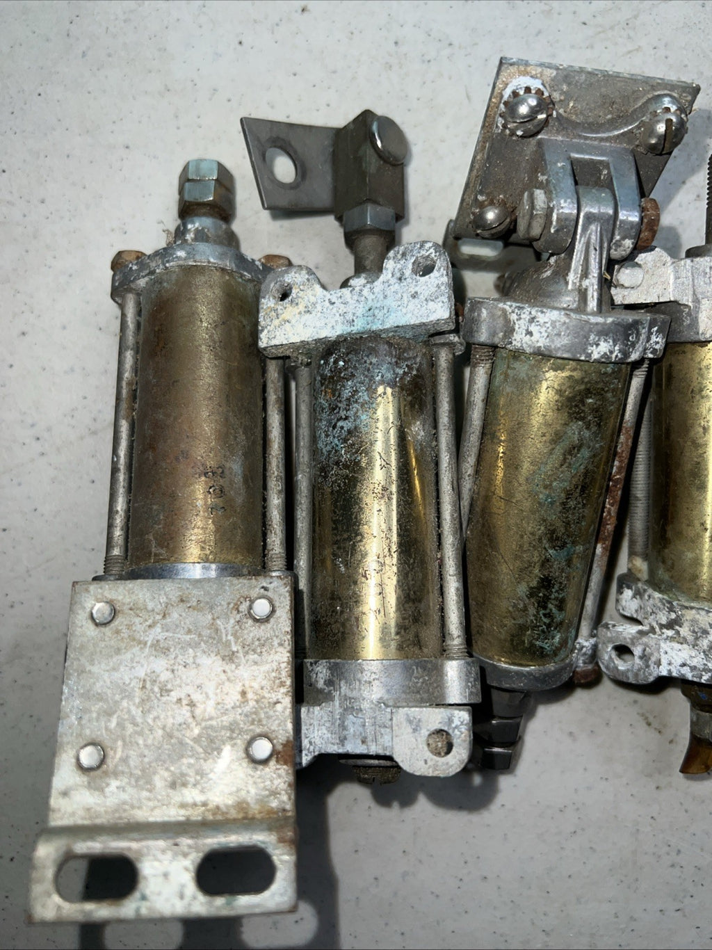 Husky Air Devices Pneumatic Air Cylinder Lot Of 84