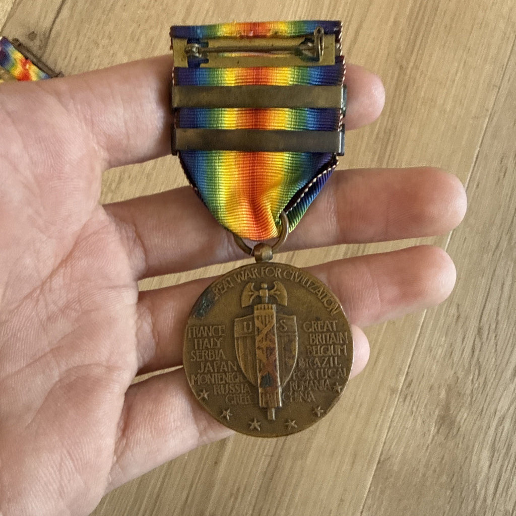 Lot of 2 WWI US Victory Medals - Aisne, St. Mihiel, France Clamps - Original5