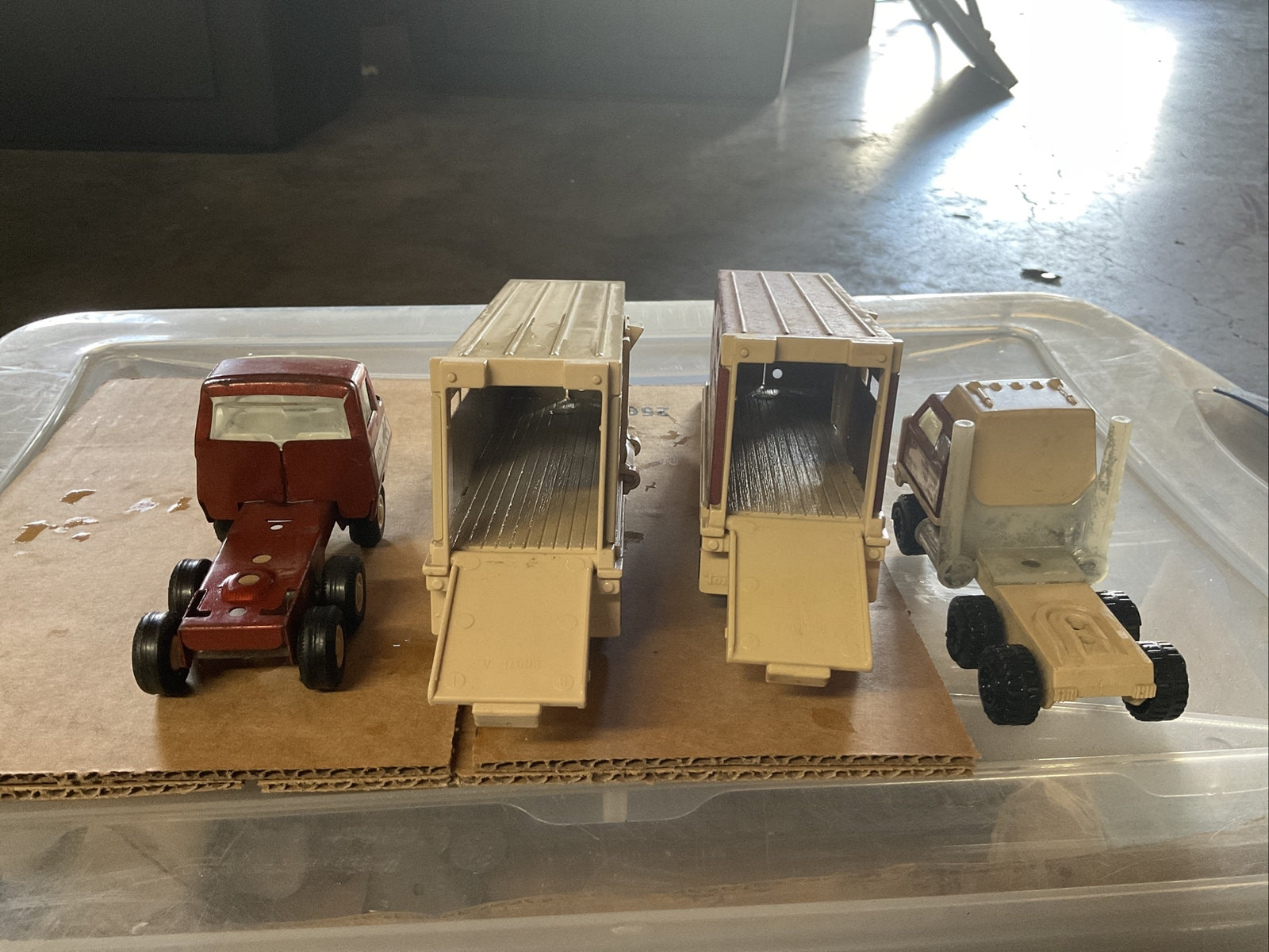 Vintage 70s Tonka Die-Cast Semi Truck Cab and Horse Trailer Lot5
