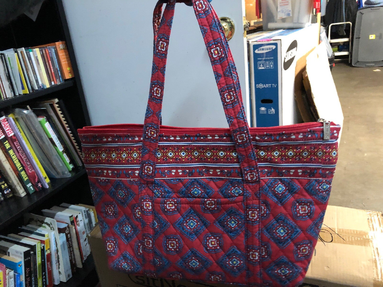 NWT Bueno Collection Green and Red Canvas Tote Bg Red Blue Designs0