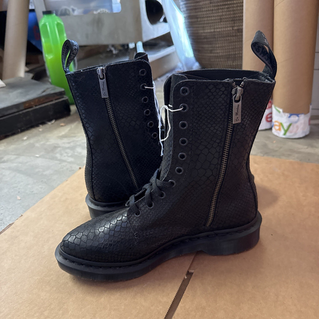 Dr. Martens Alix AW004 Black Pointy Toe  Zippered/Lace Snakeskin Pattern Size 76