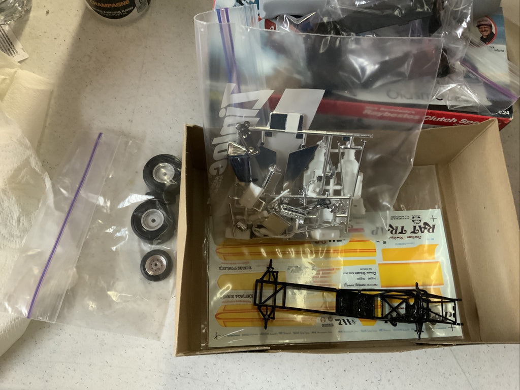 Revell  Nick Boninfante's Raybestos Clutch Special Resin Body model kit7