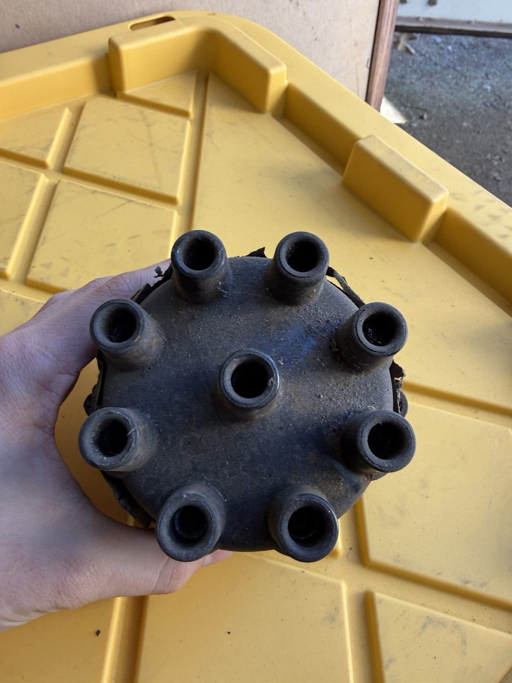Chevrolet Corvette 1958 • Distributor Cap Delco Remy #1110890. Used.7