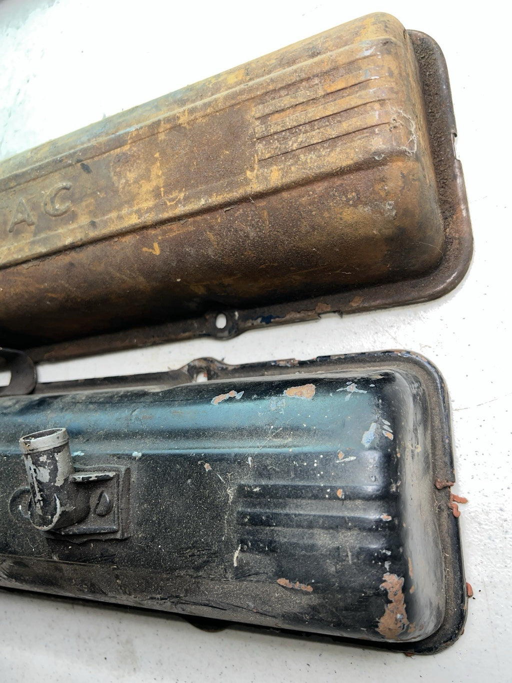 Lot of 4 Vintage Cadillac Valve Covers – Original GM Parts7