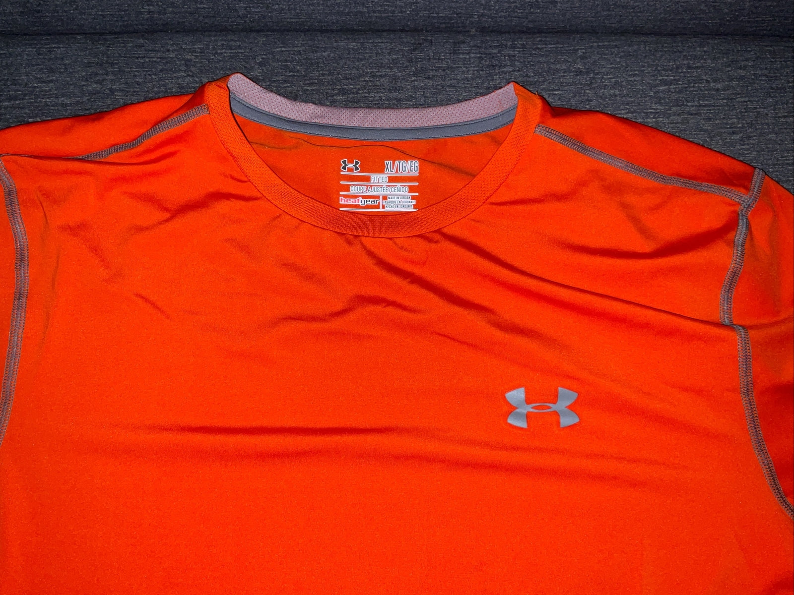 Under Armour T shirt Mens Medium Gray Short Sleeve Tee Loose Fit Heat Gear2
