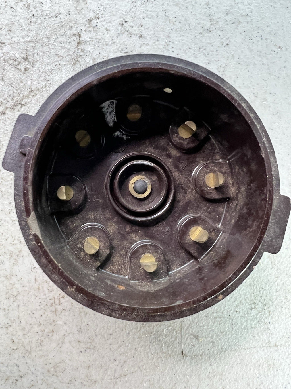 Vintage Distributor Cap – 1934–35 Cadillac, 1930–34 Chrysler, 1931–33 REO3