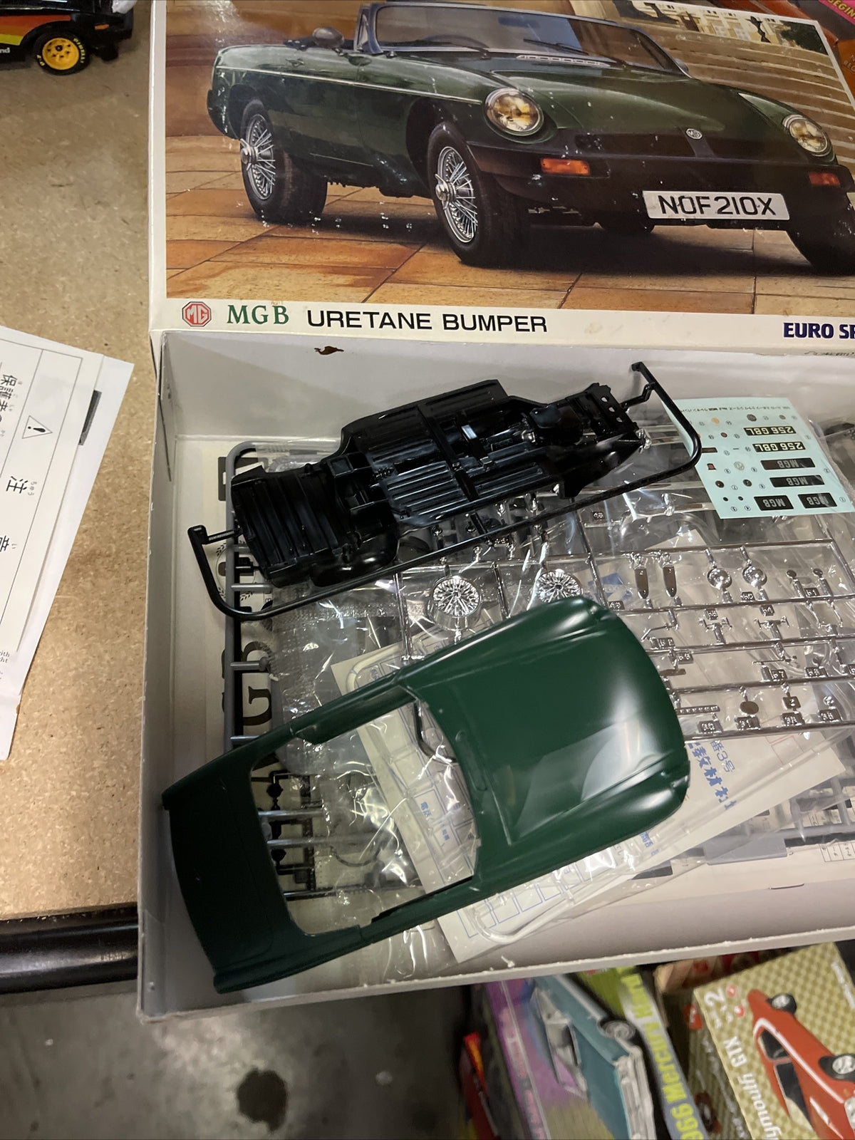 AOSHIMA EURO SPORTS CLUB MGB URETANE BUMPER MODEL 013981