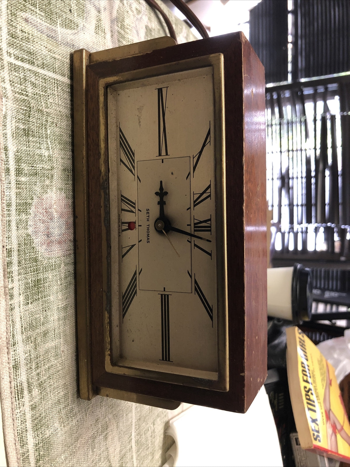 Vintage 1957 SETH THOMAS Baxter Art Deco Roman Numeral Electric Desk Clock0