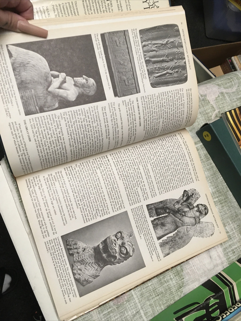 NEW LAROUSSE ENCYCLOPEDIA OF MYTHOLOGY ROBERT GRAVES3