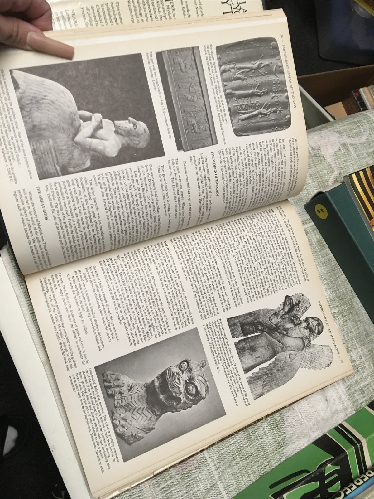 NEW LAROUSSE ENCYCLOPEDIA OF MYTHOLOGY ROBERT GRAVES3