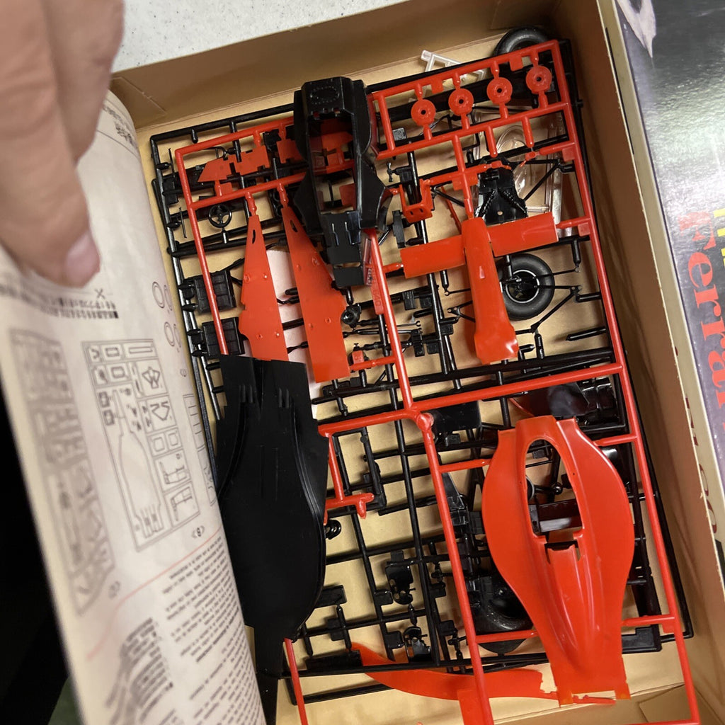 1/24 Hasegawa Ferrari F1 89 Maintaining / Marboro Unbuilt1