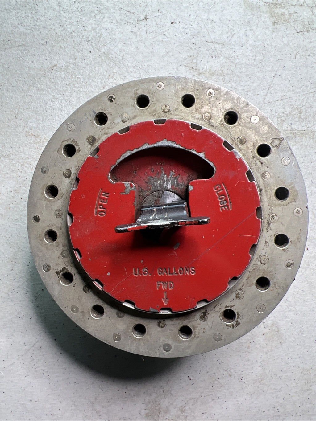 Unidentified Fuel Filler Cap P/N 45 - 1184 FT8-950