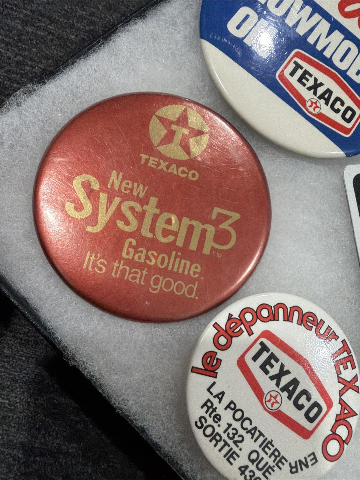 Vintage Texaco Memorabilia Display Sign Lot Pins Pin Back8