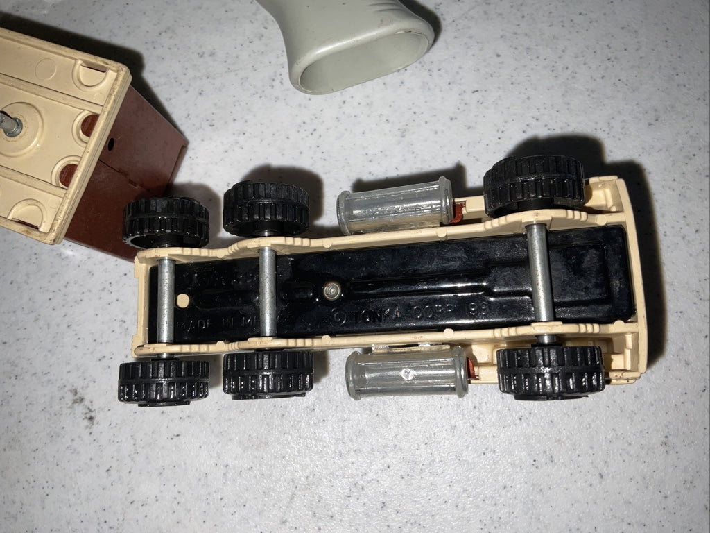 Vintage 70s Tonka Die-Cast Semi Truck Cab and Horse Trailer Lot10