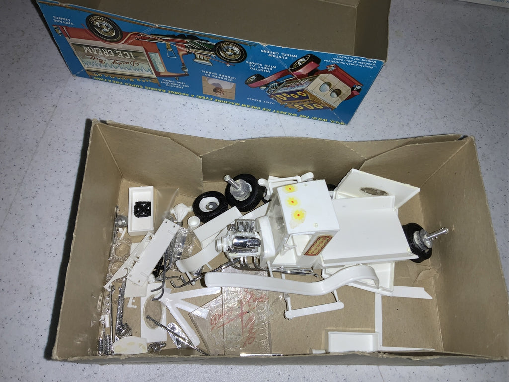 1:25 Scale Ice Cream Truck Hot Rod Model Kit - MP23