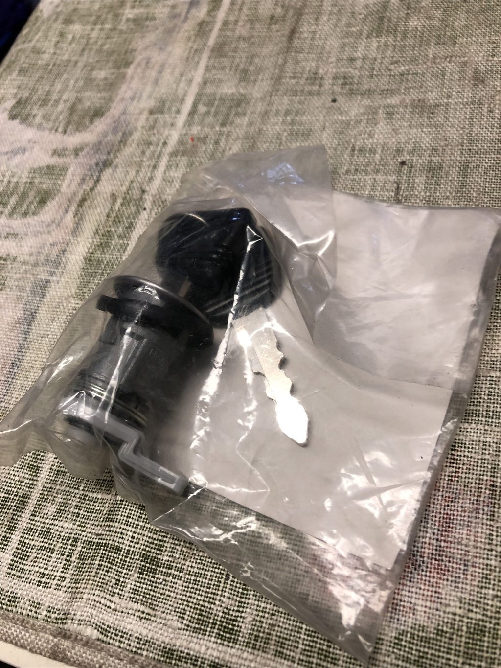 Honda Door Lock Fits Civic Models 1982-83 W/ 2 Keys D-19-1041