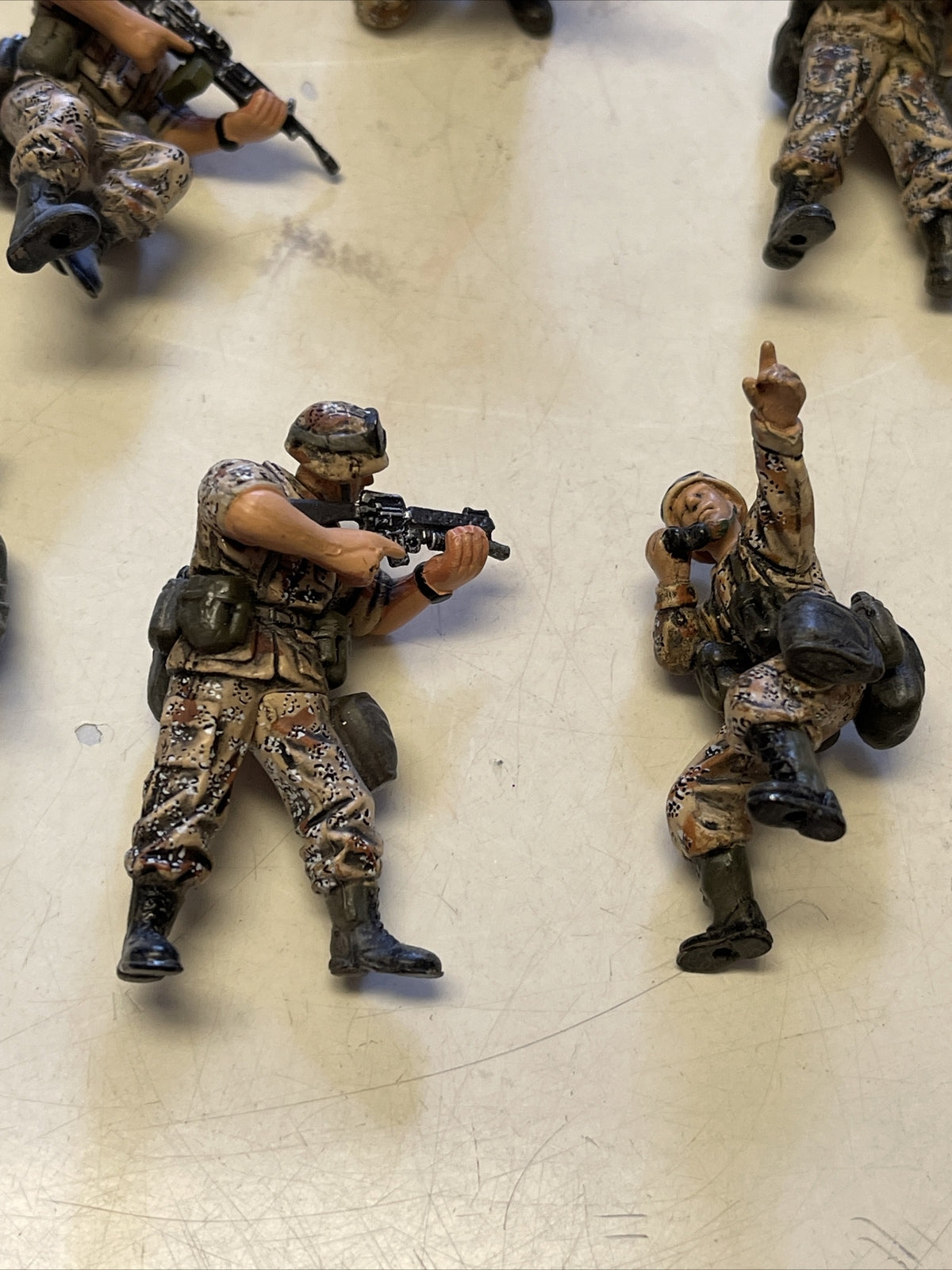 14 UNIMAX  ACTION FIGURES -  MILITARY SOLDIERS - 1:324