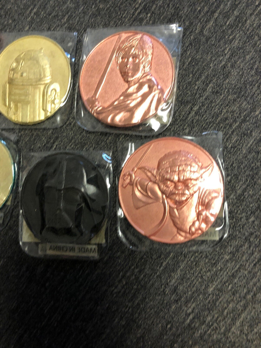 VTG. 4 STAR WARS COIN SET LUCAS FILMS, LUKE, SKYWALKER, YODA, C3pO, R2d23