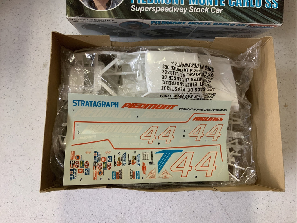 Vintage Monogram Terry Labonte's Piedmont Monte Carlo SS Model Kit3