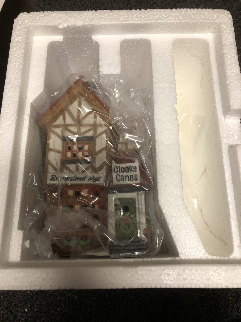 NIB Department 56 Dickens Village “Bumpstead Nye Cloaks And Canes” #5808-43