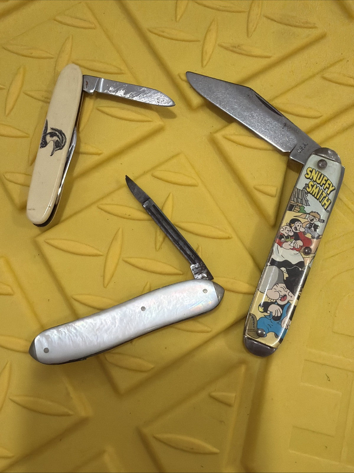 Vintage Snuffy Smith Duck Unlimited Pearl Folding Pocket Knife Lot Of 34