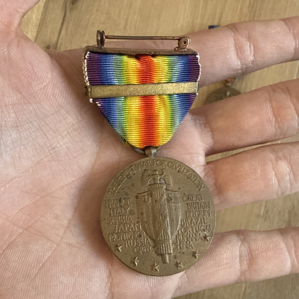 Lot of 2 WWI US Victory Medals - Aisne, St. Mihiel, France Clamps - Original3