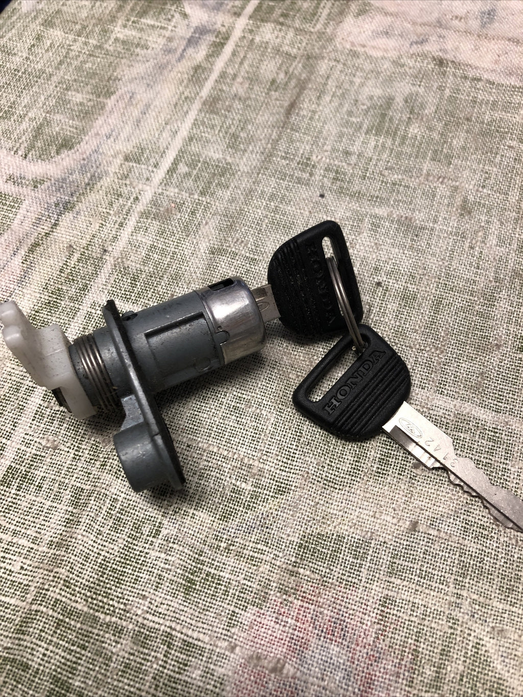 Honda Door Lock W/ 2 Keys K74-31B0