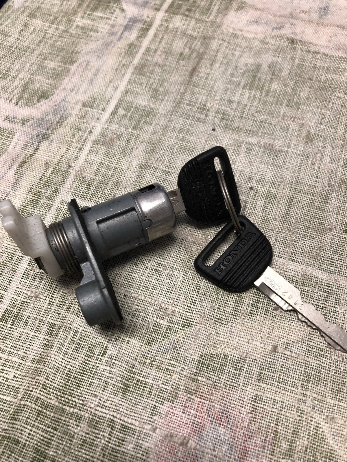 Honda Door Lock W/ 2 Keys K74-31B0