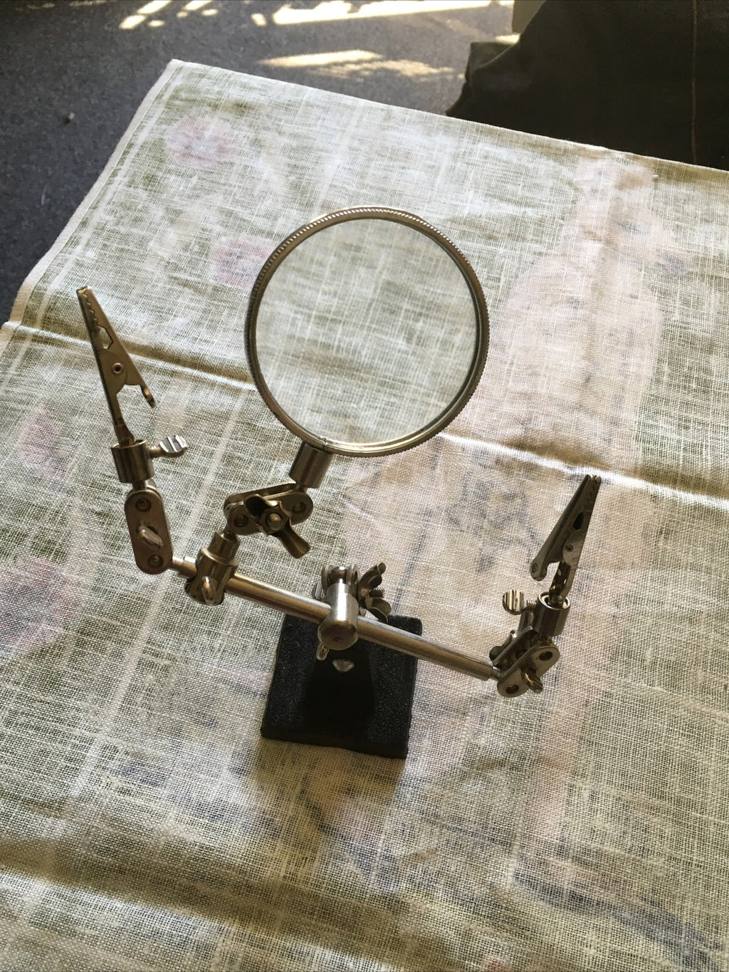 Vintage Magnifying Glass With Clamps1