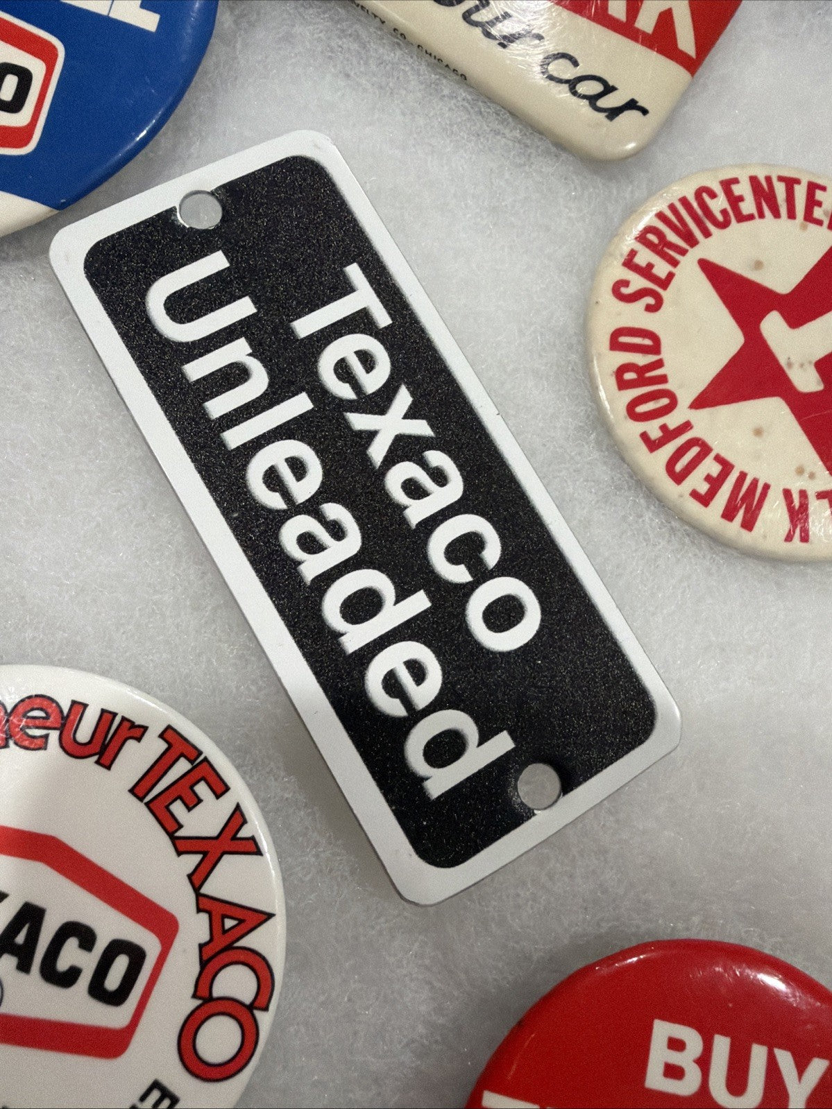 Vintage Texaco Memorabilia Display Sign Lot Pins Pin Back4
