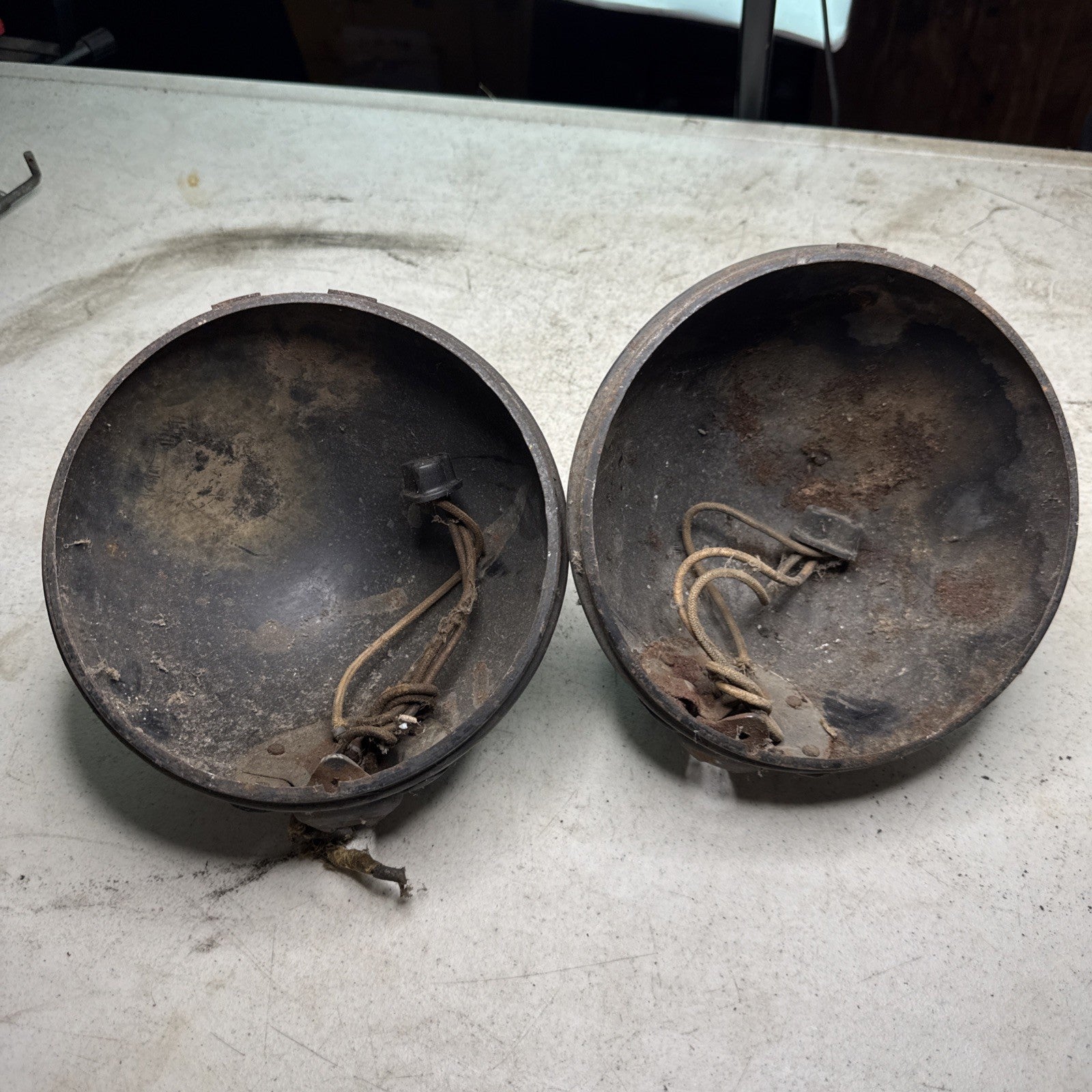 Old Vintage Sealed Beam Headlight Housing Only  Rat Rod Sprint Car Scta0