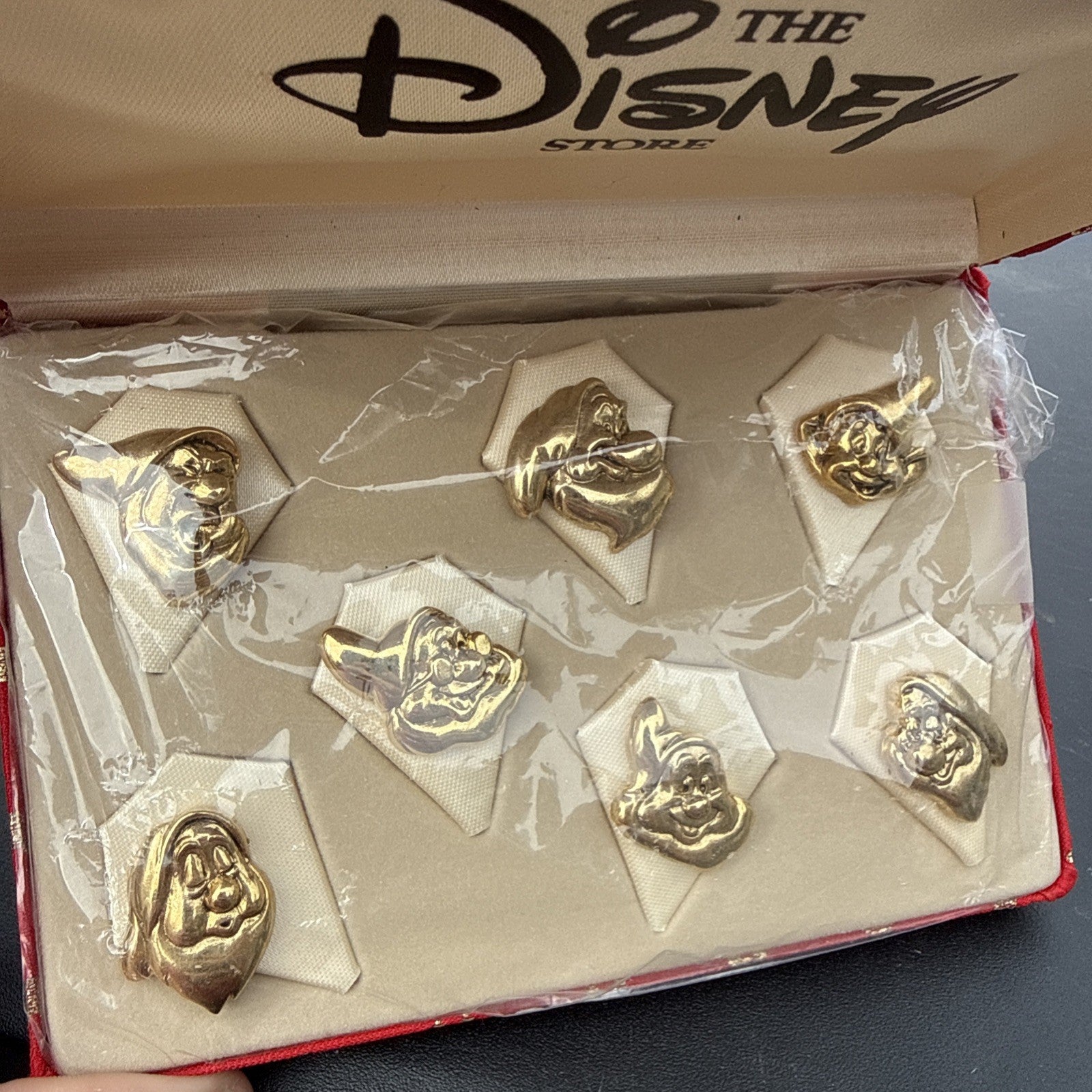 Disney 3D Gold Tone Snow White Seven Dwarfs In Original Box pin set of 7 pins2