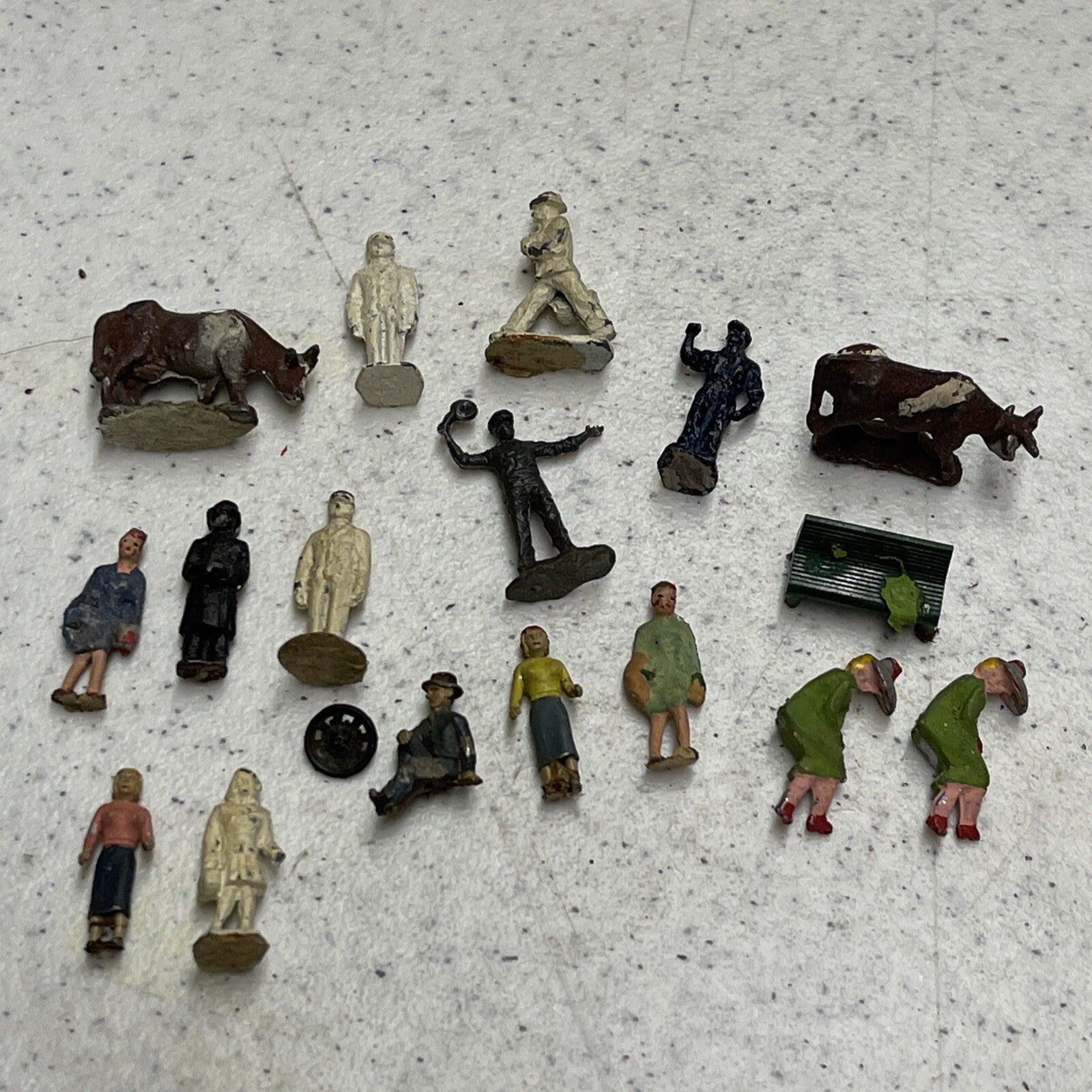 Vintage Slot Car Track Metal & Plastic People Pieces Triangle Scalextric??0