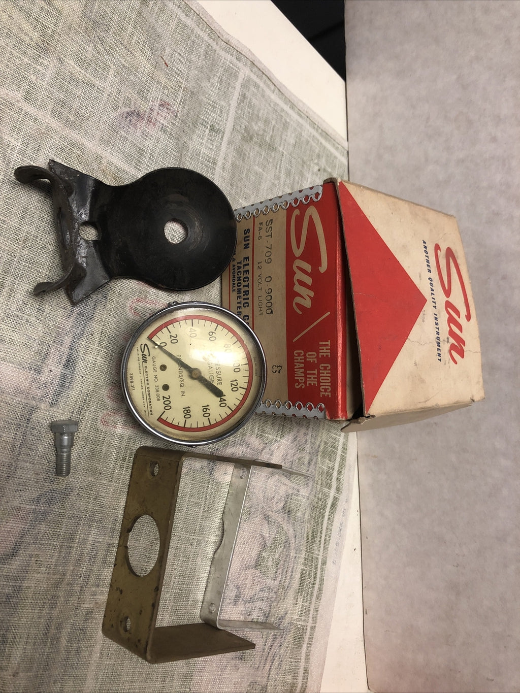 Vintage SUN Electric Co Pressure Gauge No. 338-008 Tachometer Division W/Box0