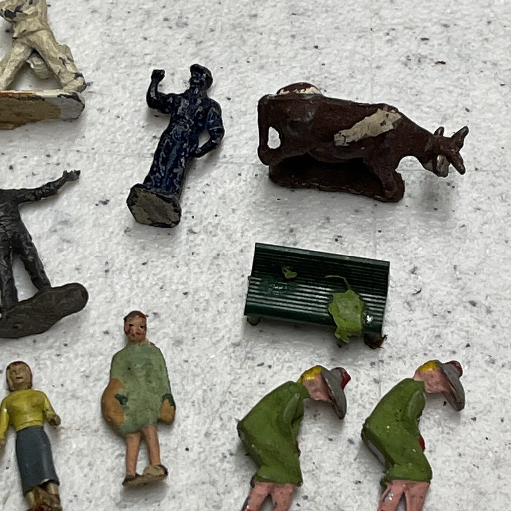 Vintage Slot Car Track Metal & Plastic People Pieces Triangle Scalextric??3