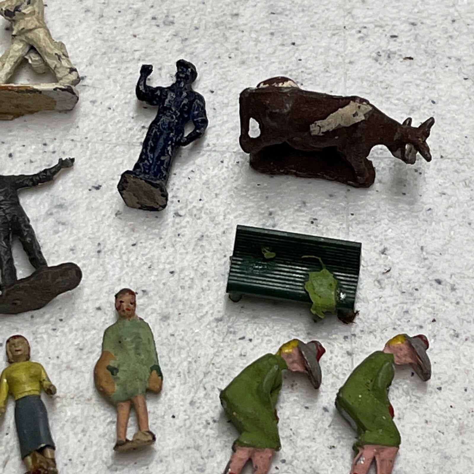 Vintage Slot Car Track Metal & Plastic People Pieces Triangle Scalextric??3