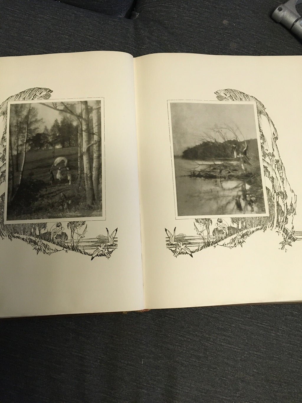 THE BADGER YEARBOOK 1924 (1923) UNIVERSITY OF WISCONSIN Volume 38 The Junio Clas4