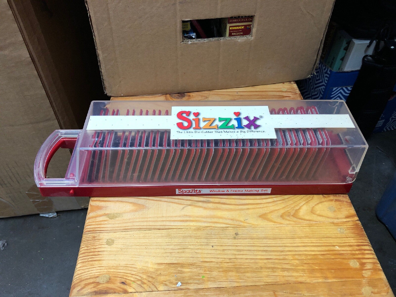 SIZZIX LITTLE DIE CUTTER GRAFFITI ALPHABET SET IN STORAGE CASE 35 PIECES0
