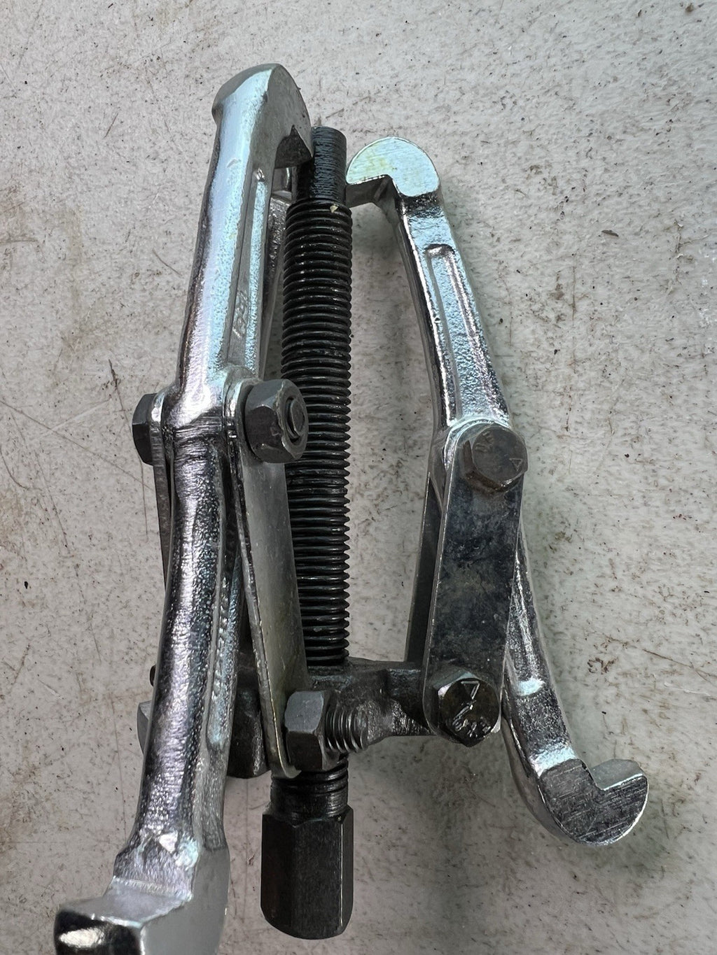 ADT- 3043 2TON 3-Jaw Gear Puller – 150mm3